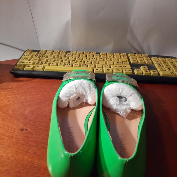 NEW ! TANAOEN Square Toe Gold Metal Buckle Pump Flat Green Size 7.5 - Picture 2 of 5